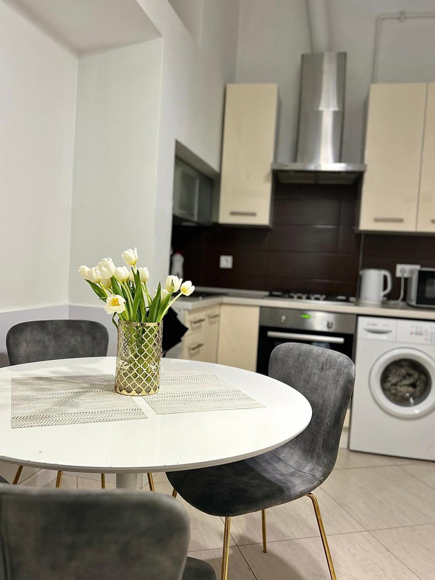 Miamo Apart Гнатюка 18 Lviv Extérieur photo